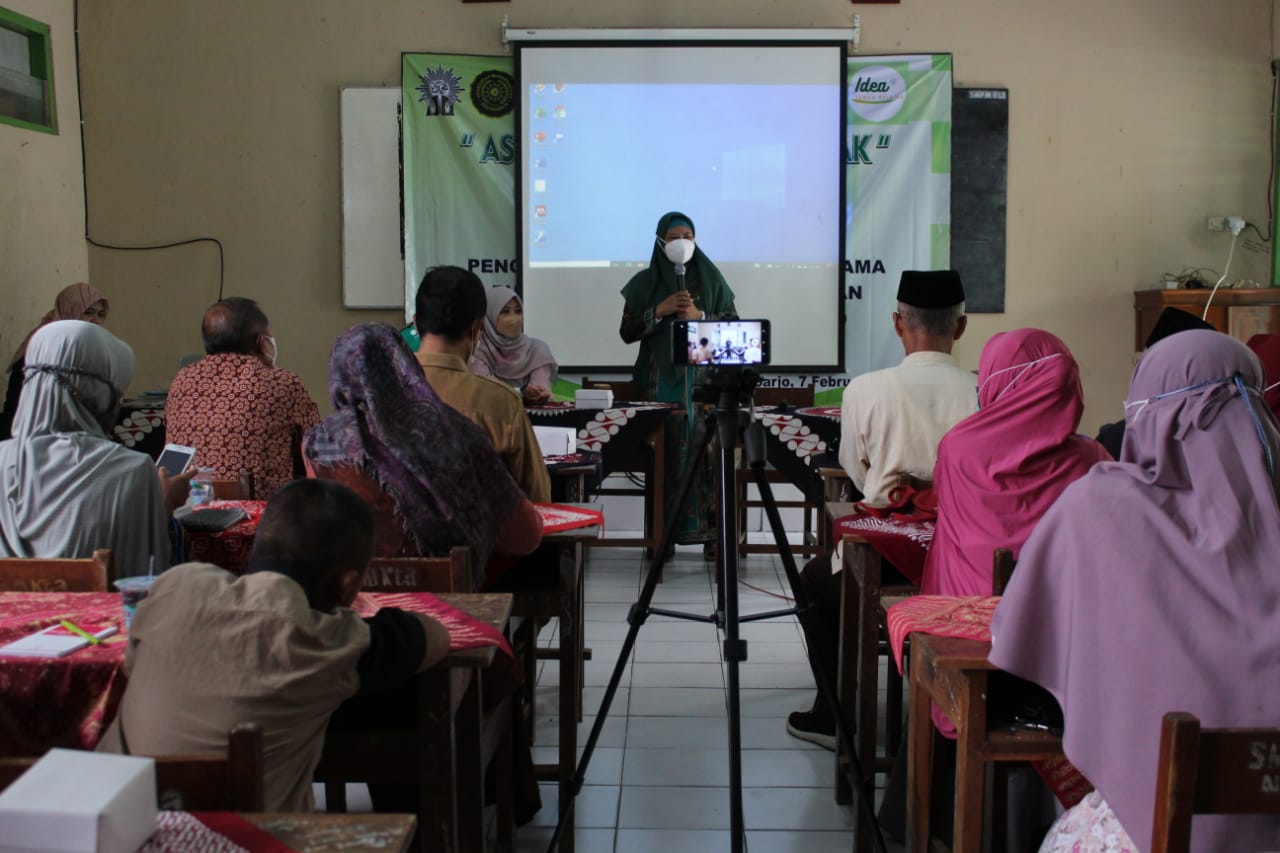 Parenting Anak Berkebutuhan Khusus Bagi Orang Tua dan Guru, Serta Supporting Media Edukasi di SLB