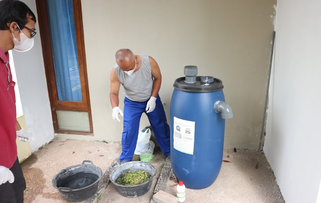 Inovasi Biodigester Portable Kurangi Limbah Organik di Desa Bangunjiwo