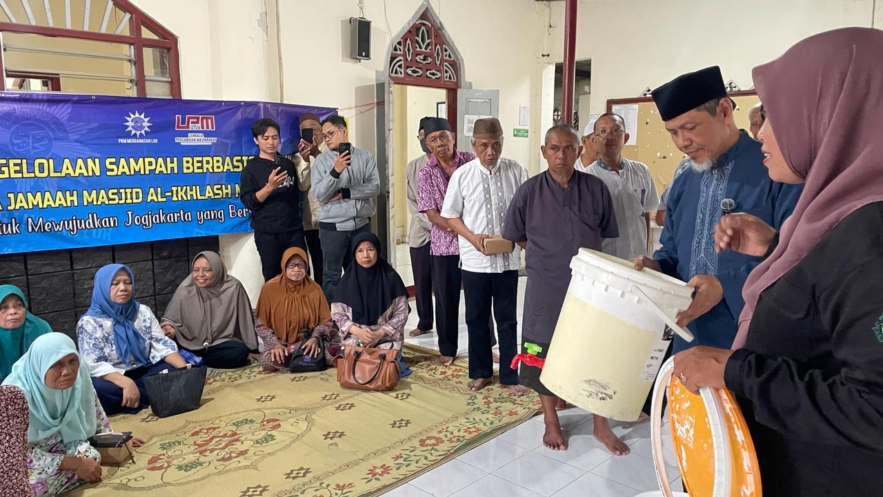 Dosen Ekonomi UMY Dorong Komunitas Masjid Kelola Sampah Secara Mandiri